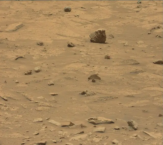 Sol 3645: Mast Camera (Mastcam)
