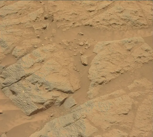 Sol 3645: Mast Camera (Mastcam)