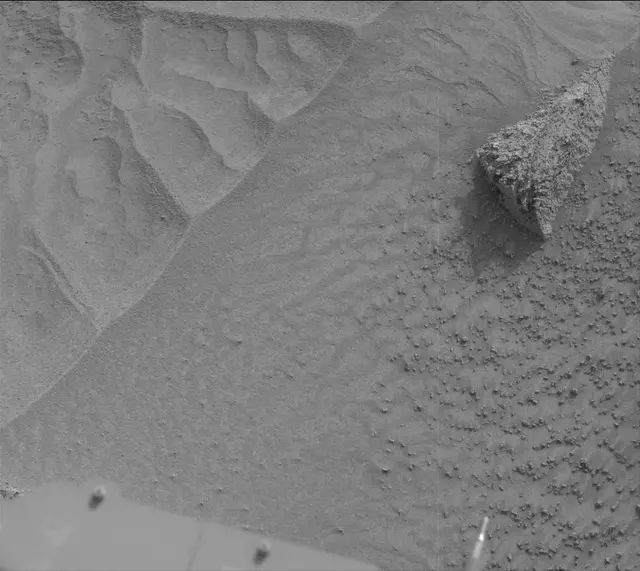 Sol 3646: Mast Camera (Mastcam)