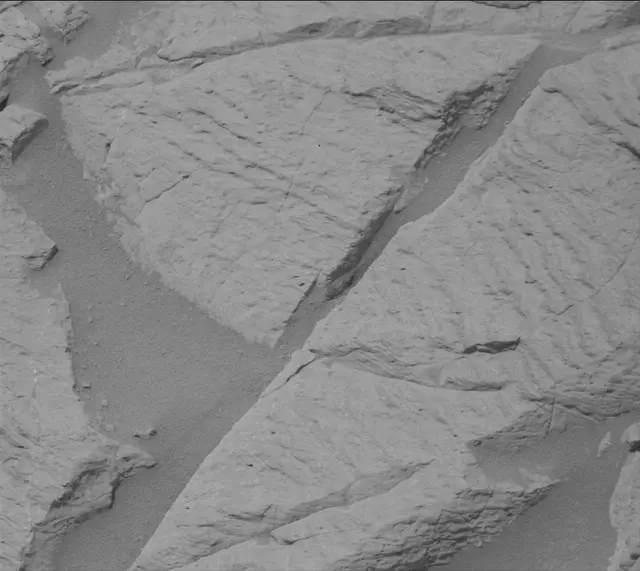 Sol 3646: Mast Camera (Mastcam)
