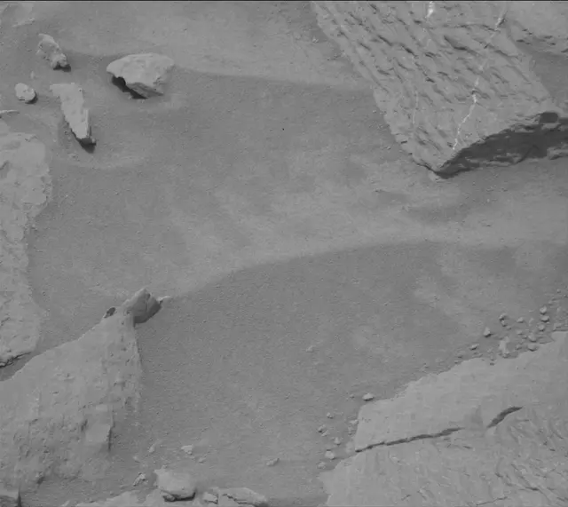 Sol 3646: Mast Camera (Mastcam)