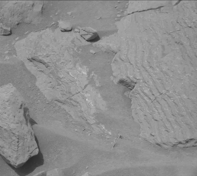 Sol 3646: Mast Camera (Mastcam)