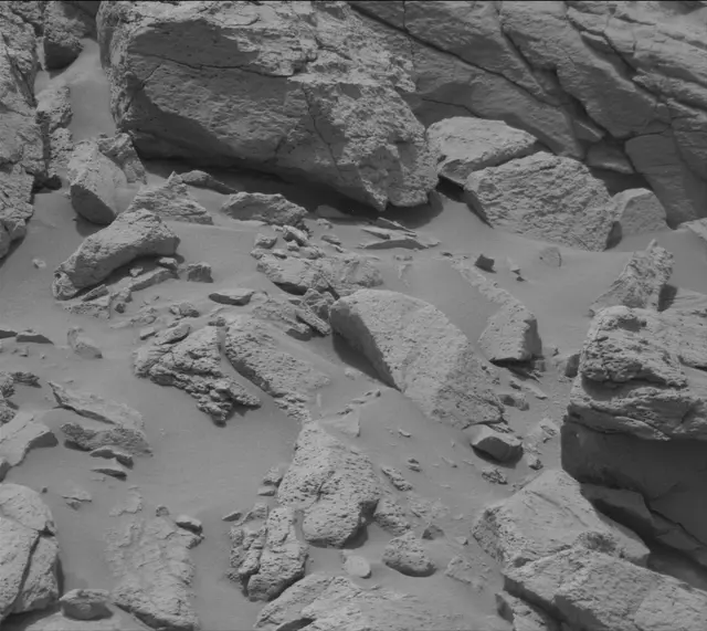 Sol 3646: Mast Camera (Mastcam)