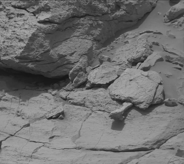 Sol 3646: Mast Camera (Mastcam)