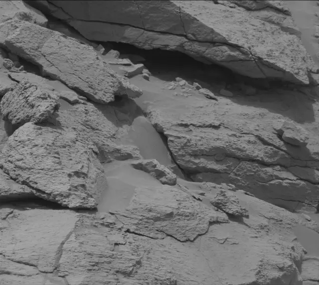 Sol 3646: Mast Camera (Mastcam)