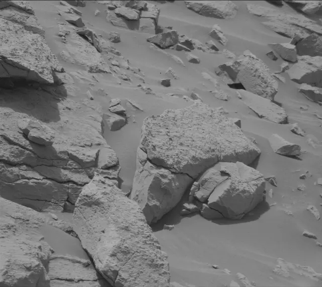Sol 3646: Mast Camera (Mastcam)