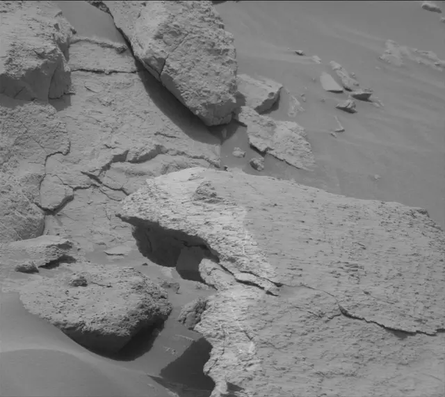 Sol 3646: Mast Camera (Mastcam)