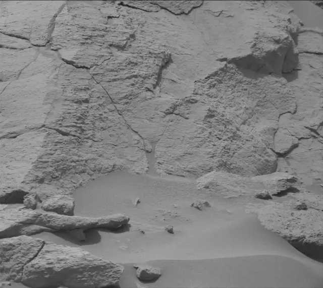 Sol 3646: Mast Camera (Mastcam)