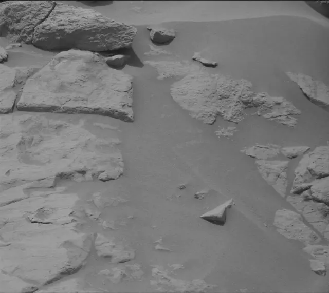 Sol 3646: Mast Camera (Mastcam)