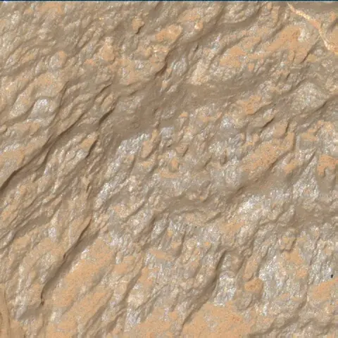 Sol 3646: Mars Hand Lens Imager (MAHLI)