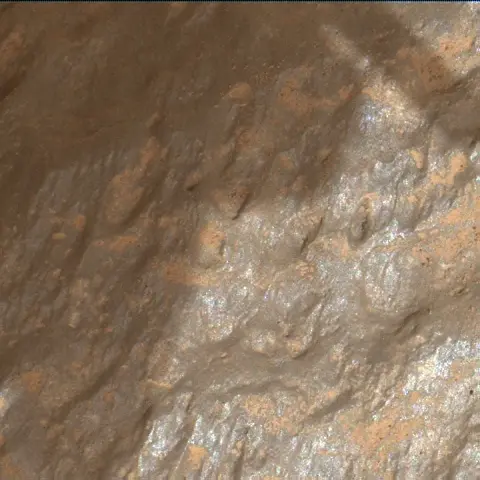 Sol 3646: Mars Hand Lens Imager (MAHLI)