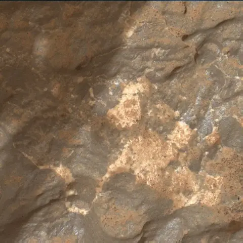 Sol 3646: Mars Hand Lens Imager (MAHLI)