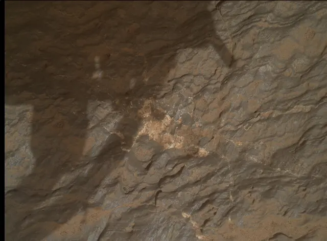 Sol 3646: Mars Hand Lens Imager (MAHLI)
