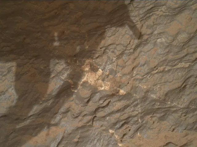 Sol 3646: Mars Hand Lens Imager (MAHLI)