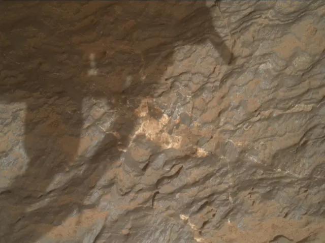 Sol 3646: Mars Hand Lens Imager (MAHLI)