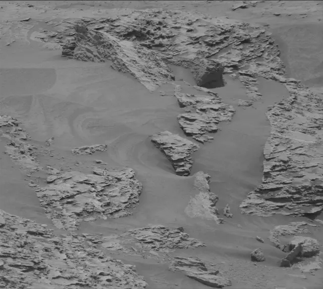 Sol 3648: Mast Camera (Mastcam)