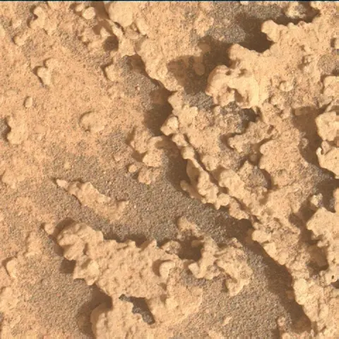 Sol 3648: Mars Hand Lens Imager (MAHLI)