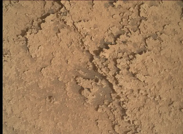 Sol 3648: Mars Hand Lens Imager (MAHLI)