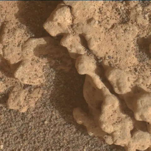 Sol 3648: Mars Hand Lens Imager (MAHLI)