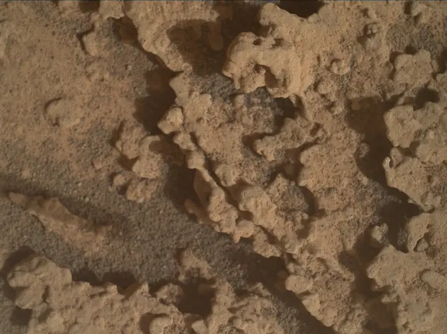Sol 3648: Mars Hand Lens Imager (MAHLI)