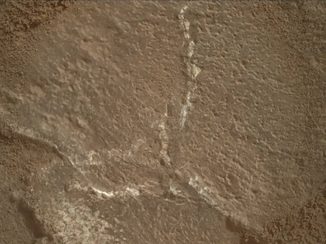 Sol 3650: Mars Hand Lens Imager (MAHLI)