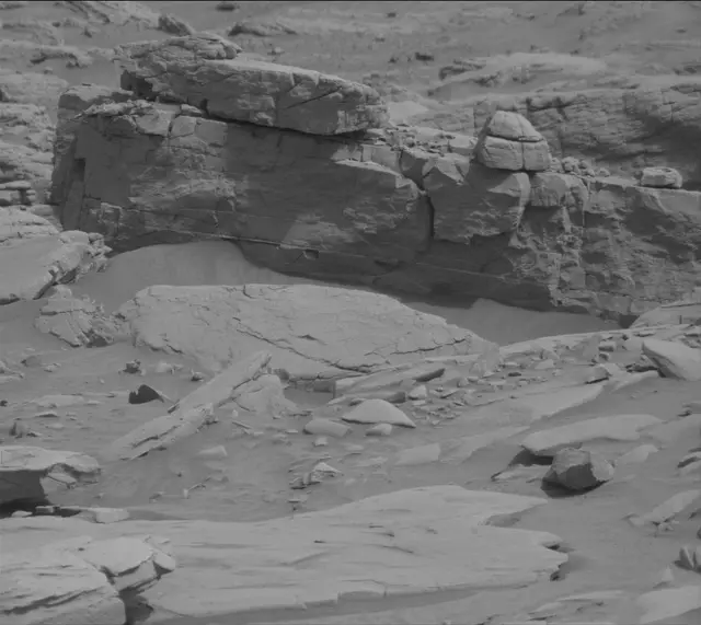 Sol 3651: Mast Camera (Mastcam)