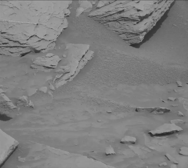 Sol 3651: Mast Camera (Mastcam)