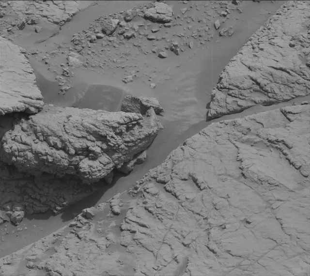 Sol 3653: Mast Camera (Mastcam)
