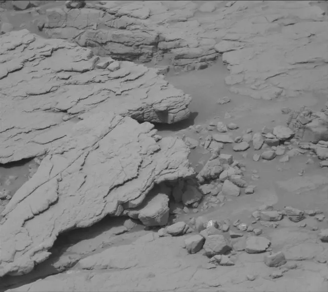 Sol 3653: Mast Camera (Mastcam)