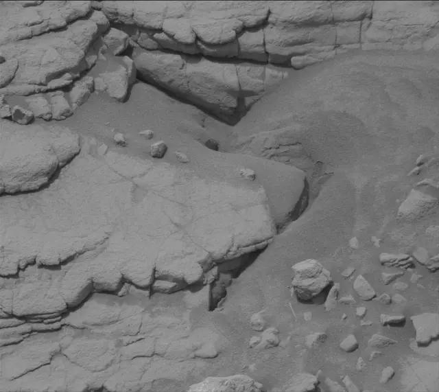 Sol 3653: Mast Camera (Mastcam)
