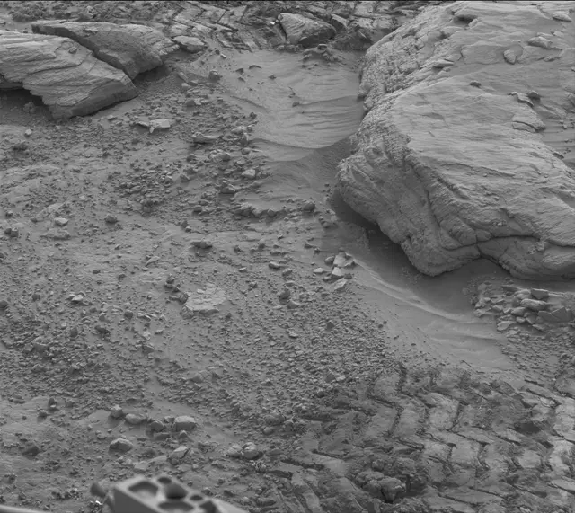 Sol 3658: Mast Camera (Mastcam)