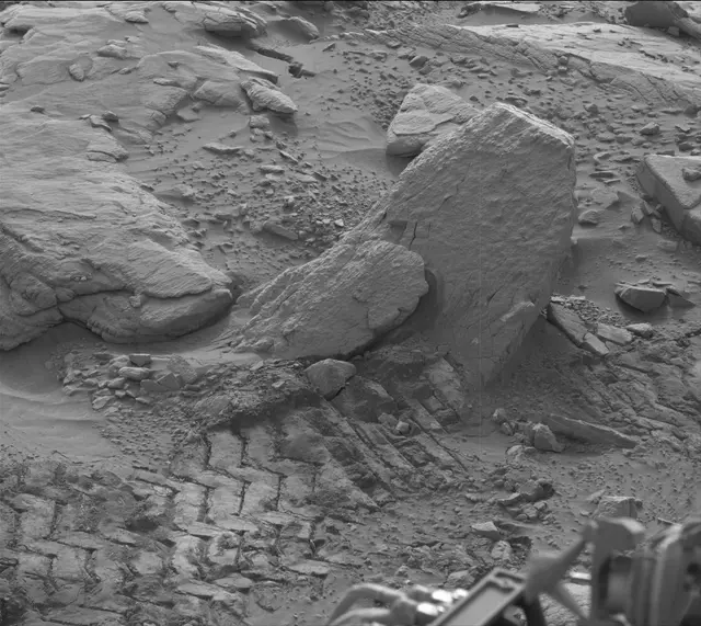 Sol 3658: Mast Camera (Mastcam)