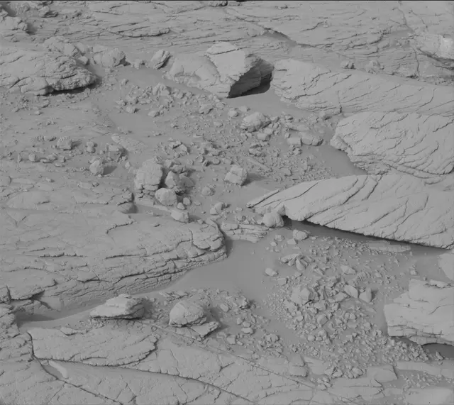 Sol 3658: Mast Camera (Mastcam)