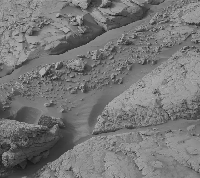 Sol 3658: Mast Camera (Mastcam)