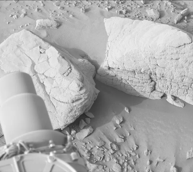 Sol 3658: Mast Camera (Mastcam)