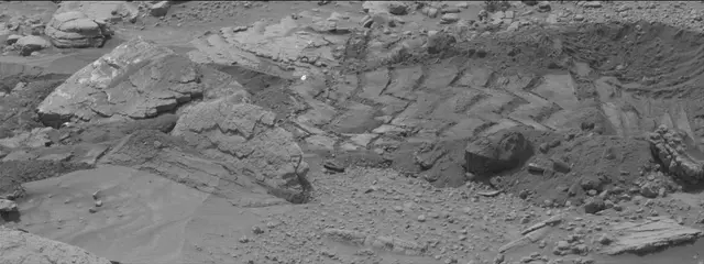 Sol 3658: Mast Camera (Mastcam)