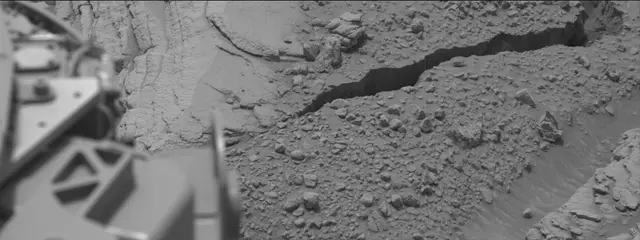 Sol 3658: Mast Camera (Mastcam)