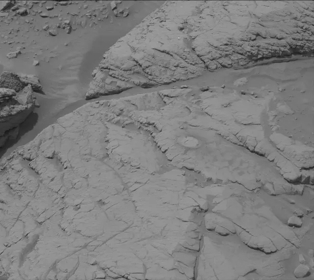 Sol 3658: Mast Camera (Mastcam)