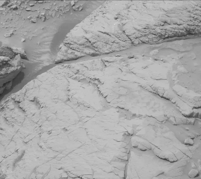 Sol 3658: Mast Camera (Mastcam)