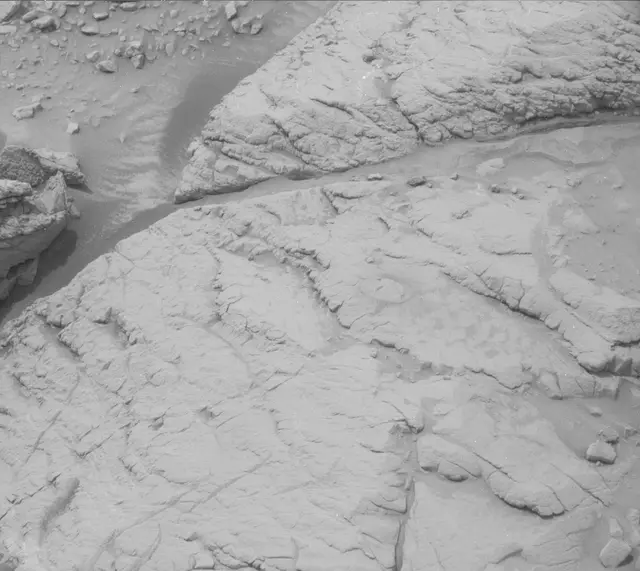 Sol 3658: Mast Camera (Mastcam)