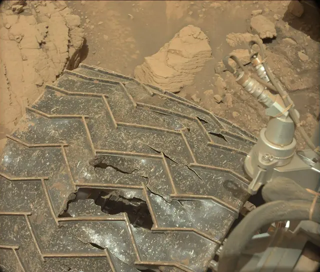 Sol 3658: Mast Camera (Mastcam)