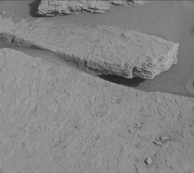 Sol 3658: Mast Camera (Mastcam)