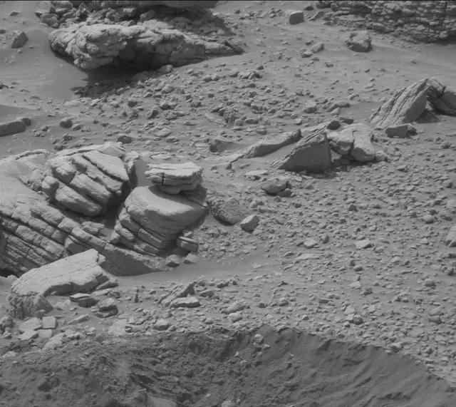Sol 3658: Mast Camera (Mastcam)