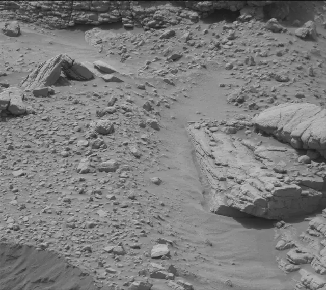 Sol 3658: Mast Camera (Mastcam)