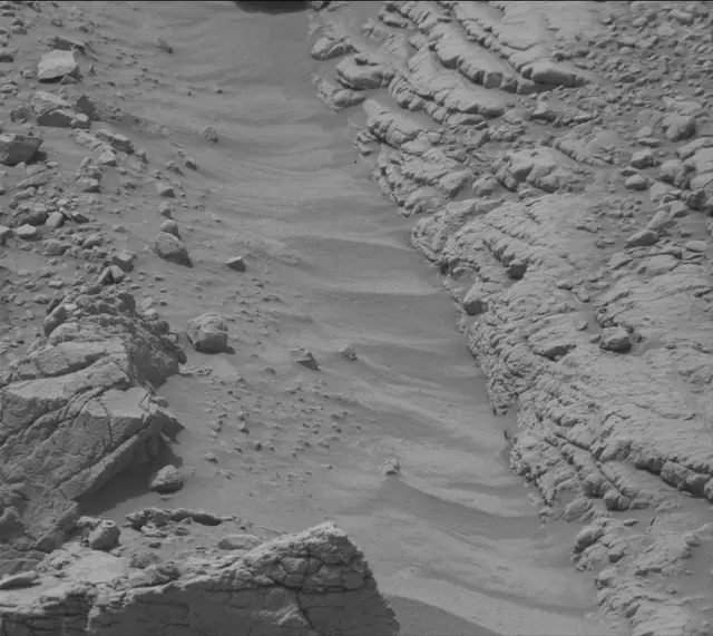 Sol 3658: Mast Camera (Mastcam)