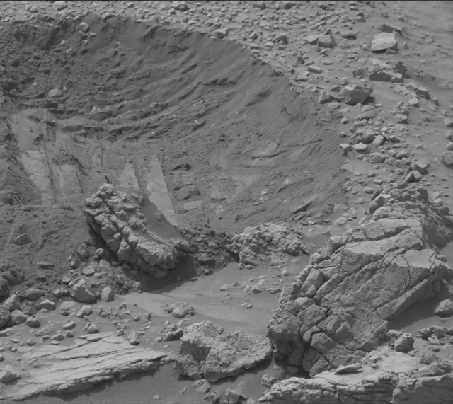Sol 3658: Mast Camera (Mastcam)