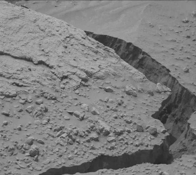 Sol 3658: Mast Camera (Mastcam)
