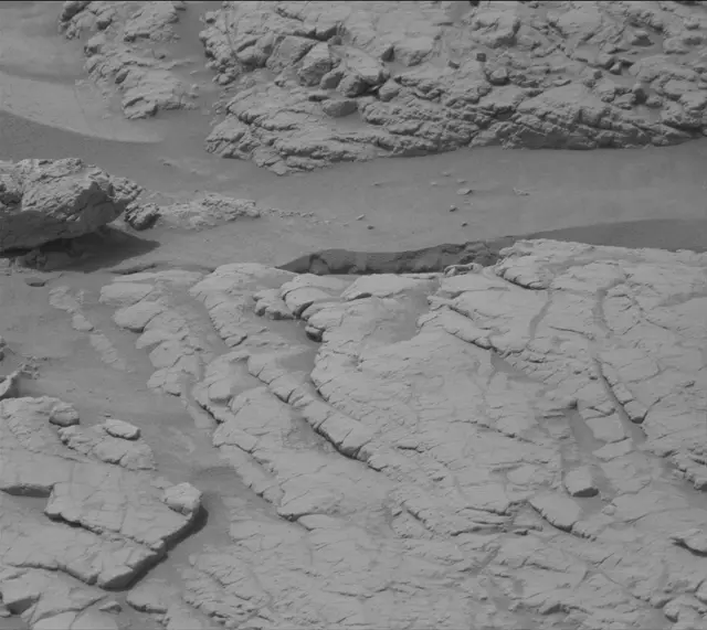 Sol 3658: Mast Camera (Mastcam)