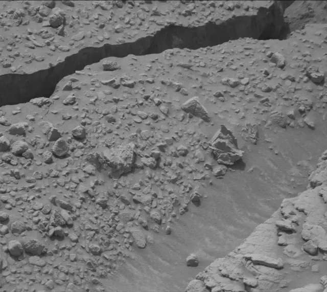 Sol 3658: Mast Camera (Mastcam)