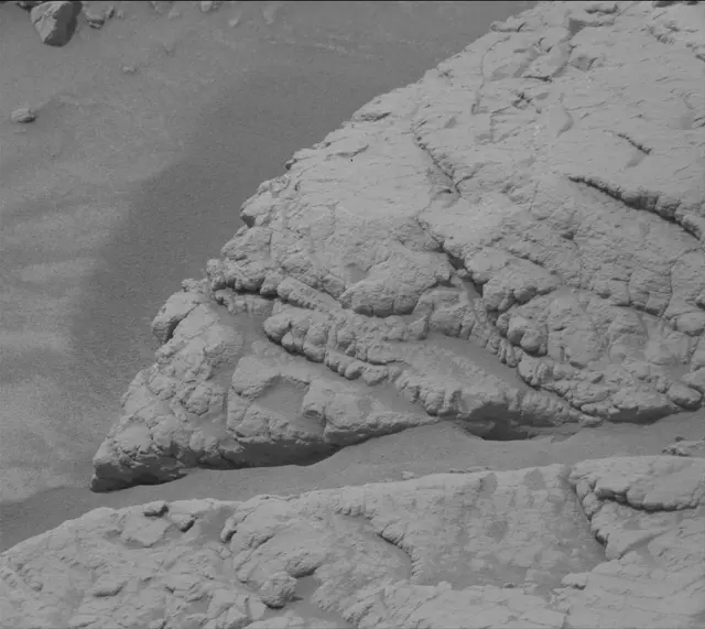 Sol 3658: Mast Camera (Mastcam)